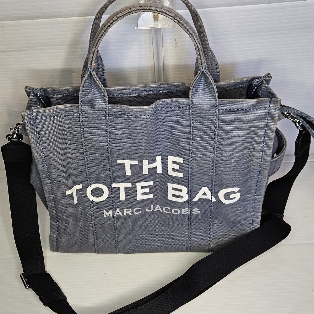 Marc Jacobs The Tote Bag Medium in Blue Shadow Denim Canvas